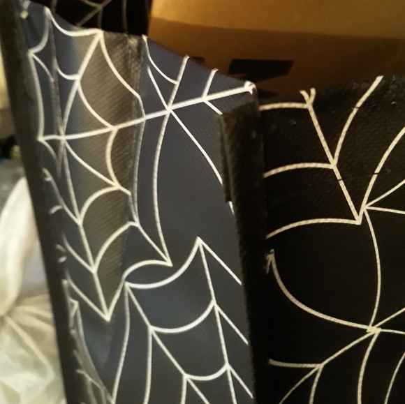 Spider Web Tote Bag NEW - Picture 4 of 6